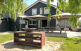 Villa Aan 'T Wiel Op Recreatiepark De Wielen